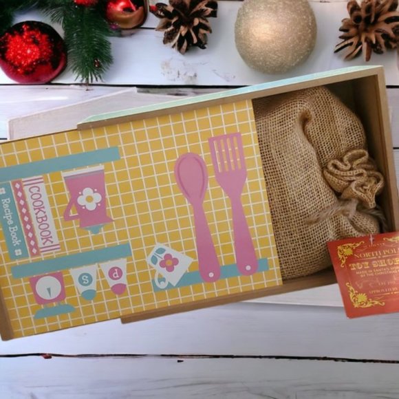 Wood Kitchen Box with Felt Cinnabon Set - Kitchen Box Opens to Store Items - Picture 5 of 7